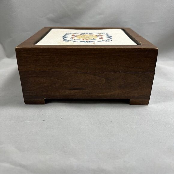 Vintage Cross Stitch Wooden Keepsake Trinket Storage Box - Picture 5 of 11